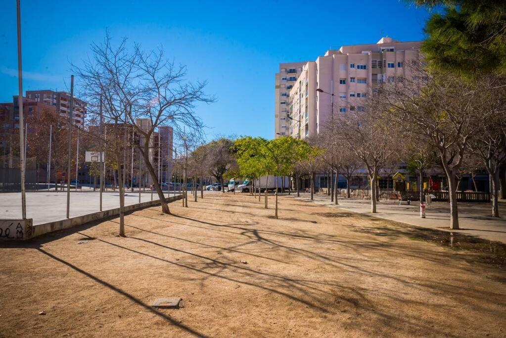 Casa Maria Townhouse- Terrace-4 Bedrooms L'Hospitalet de Llobregat Exterior photo
