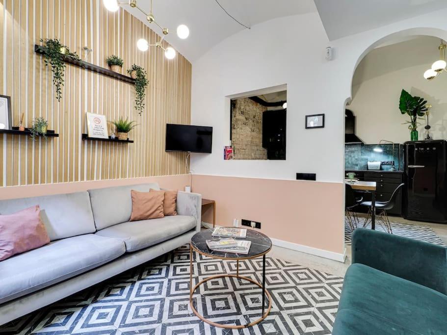Casa Maria Townhouse- Terrace-4 Bedrooms L'Hospitalet de Llobregat Exterior photo